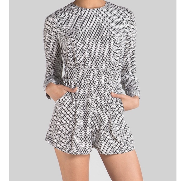 Rachel Zoe 100% Silk Meg Geometric Long Sleeve Romper Size 6 Black & White - Picture 1 of 9